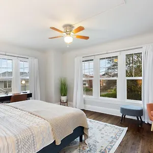 https://alki-beach-3br-prime-location-steps-to-beach.seattlehotelsites.com