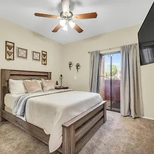 https://comfy-condo-with-heated-pool-and-gym.hotelsofphoenix.com